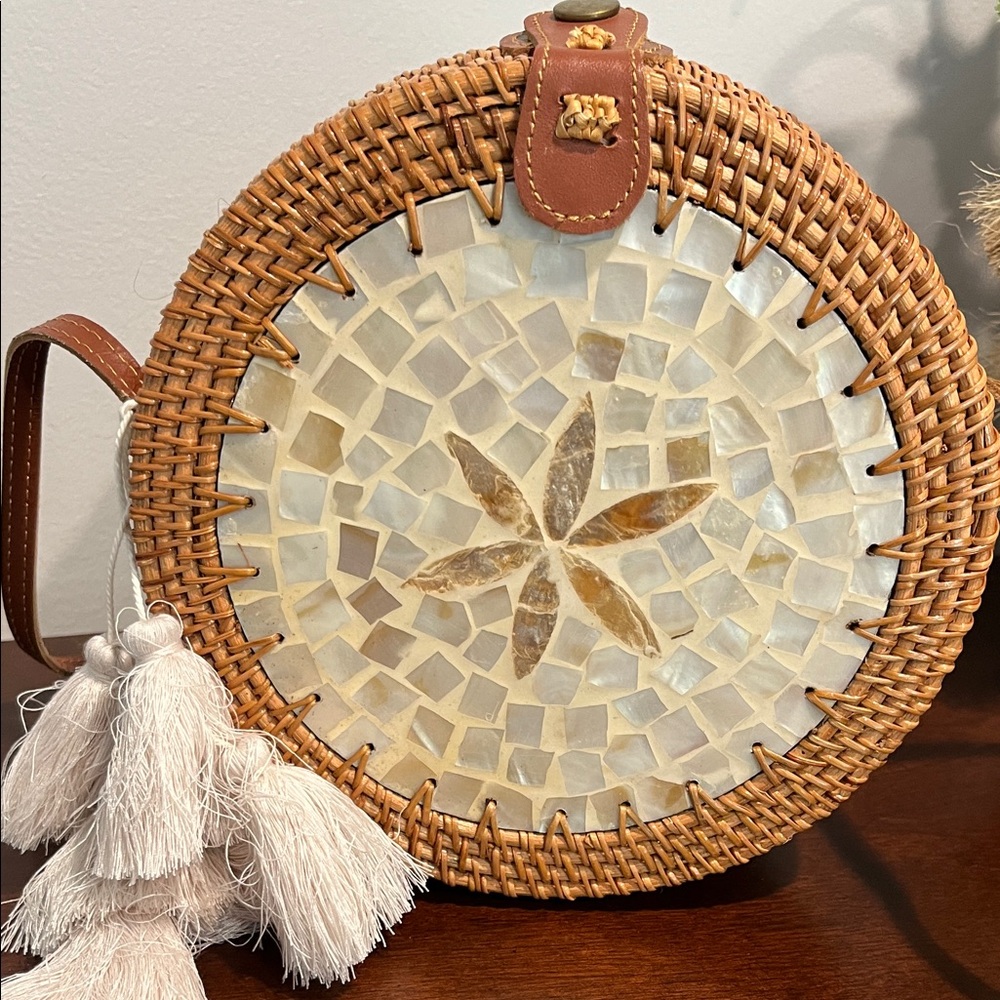 Elegant Tan Woven Crossbody Bag with Cream Mosaic